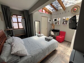 1 habitación, tabla de planchar con plancha, wifi y ropa de cama 