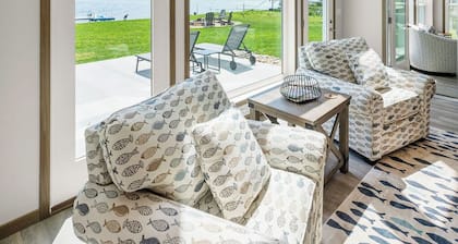 Lakefront Luxury Awaits – Modern 5BR Retreat on Beautiful Rush Lake