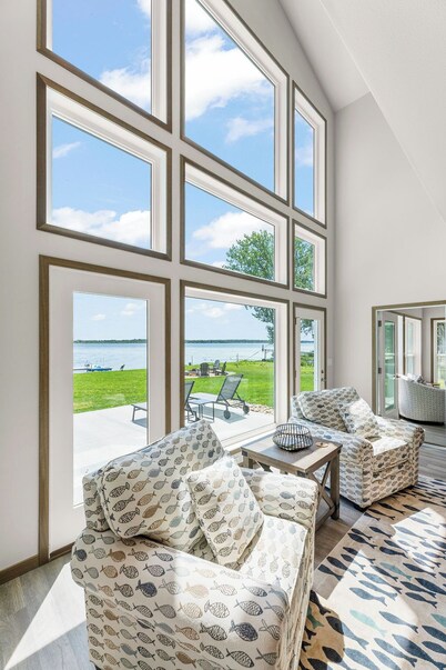 Lakefront Luxury Awaits – Modern 5BR Retreat on Beautiful Rush Lake