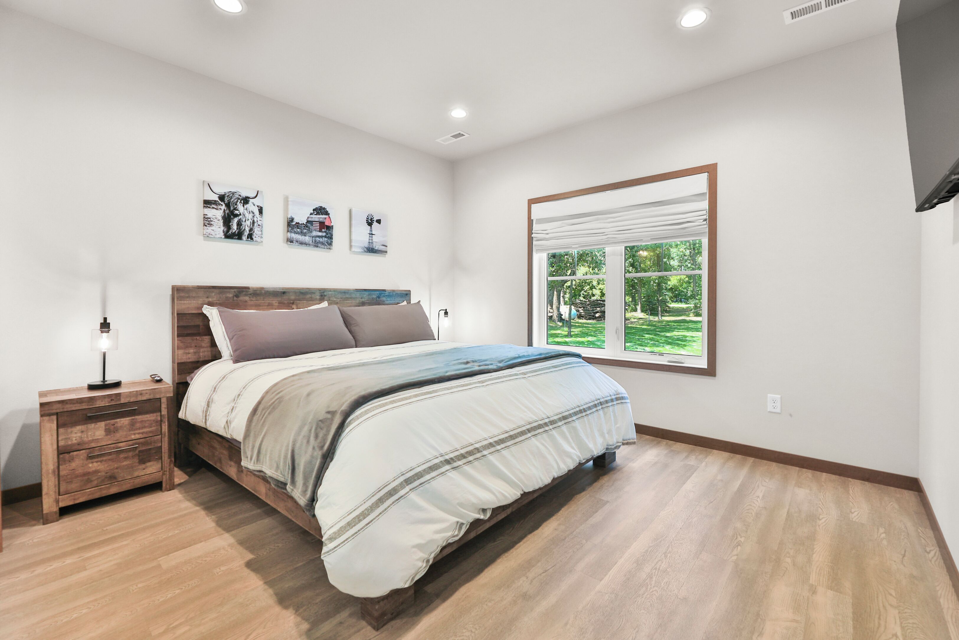 5 bedrooms, iron/ironing board, travel crib, free WiFi