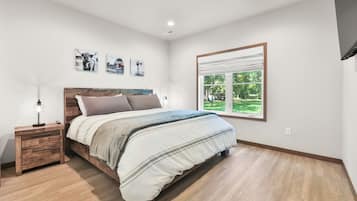 5 bedrooms, iron/ironing board, travel crib, free WiFi