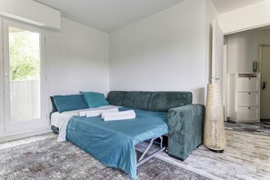 1 habitación, tabla de planchar con plancha, wifi y ropa de cama 