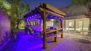 屋外ダイニングエリア