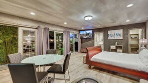 12 chambres, coffres-forts dans les chambres, bureau