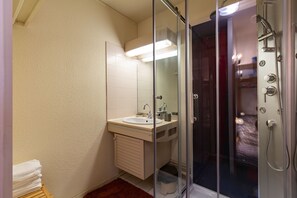 Dusche, Haartrockner, Handtücher