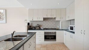 Microwave, oven, dishwasher, coffee/tea maker