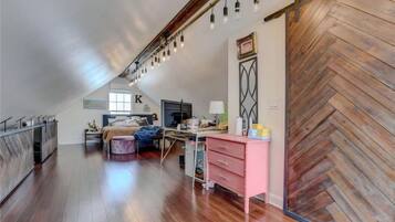 3 habitaciones, tabla de planchar con plancha, wifi y ropa de cama