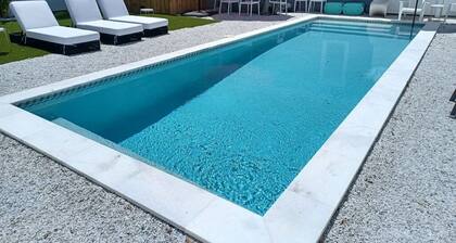 Luxurious Downtown Pool Retreat - St. Petersburg - Pets Welcome