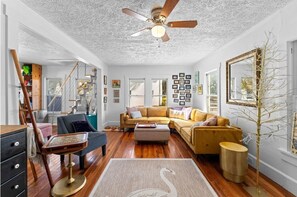 TV - St Pete Oasis w/ Private Pool + Stunning Loft - Pet Friendly - Near Beach (St. Petersburg)