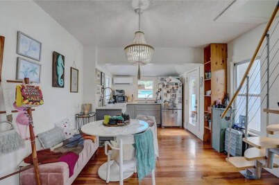 Luxurious Downtown Pool Retreat - St. Petersburg - Pets Welcome
