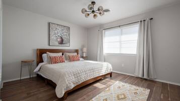 3 bedrooms, iron/ironing board, WiFi, bed sheets