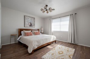 3 bedrooms, iron/ironing board, WiFi, bed sheets