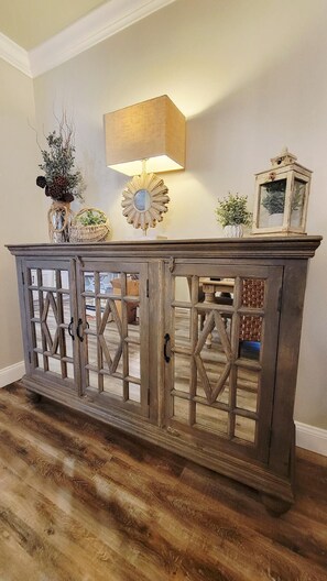 Interior - "Little River Lodge" on Weiss Lake, Private Dock. Crappie Capitol of the World. (Cedar Bluff)