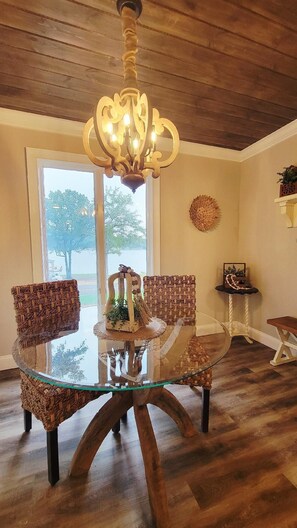 Dining - "Little River Lodge" on Weiss Lake, Private Dock. Crappie Capitol of the World. (Cedar Bluff)