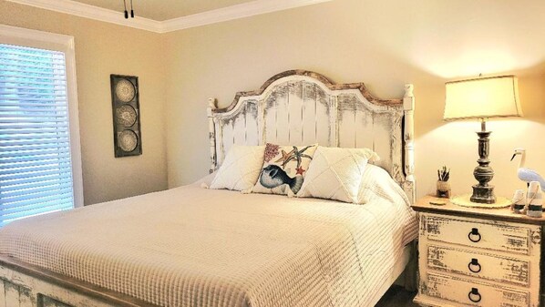 4 bedrooms, iron/ironing board, free WiFi, bed sheets