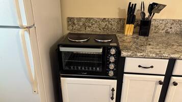 Micro-ondes, four, plaque de cuisson