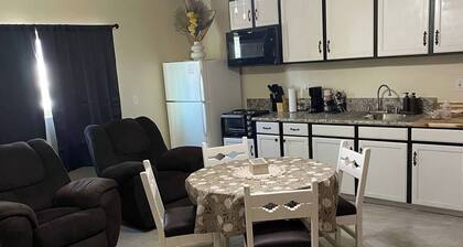 Coxy 2 Bedroom Apartment getaway with AC