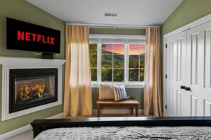 6 chambres, bureau, fer et planche à repasser, lit parapluie