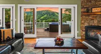 Escape to Mountainview Haven: Spacious Retreat with Hot Tub at Mount Snow