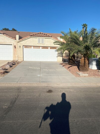 3-bedroom house in delightful Bullhead City with AC