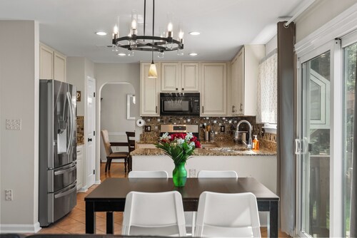 Spacious 5-bedroom house near DC