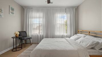 5 bedrooms, desk, iron/ironing board, WiFi