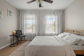 5 quartos, escrivaninha, ferros/tábuas de passar roupa, Wi-Fi