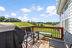 Terrace/patio - Modern Retreat with Yard, Firepit, Near Asheville (Alexander)