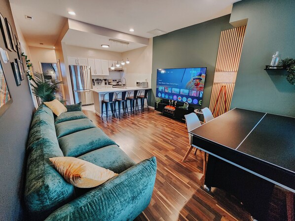 Smart TV, fireplace, table tennis