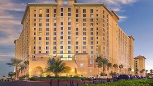 A large, multi-story hotel with a symmetrical facade, numerous windows, and a central entrance with a balcony. - Sports fans, Luxurious 2-bed 2 Bath resort with pool, full kitchen washer/dryer (Las Vegas)