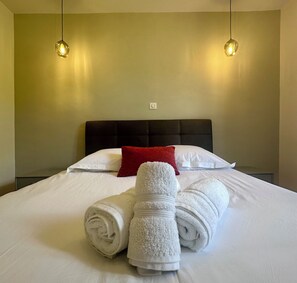 3 bedrooms, iron/ironing board, travel cot, WiFi