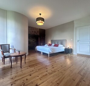 3 bedrooms, iron/ironing board, travel cot, WiFi - Maison de la Fontaine - Typique - Bourg de Collonges (Collonges-la-Rouge)