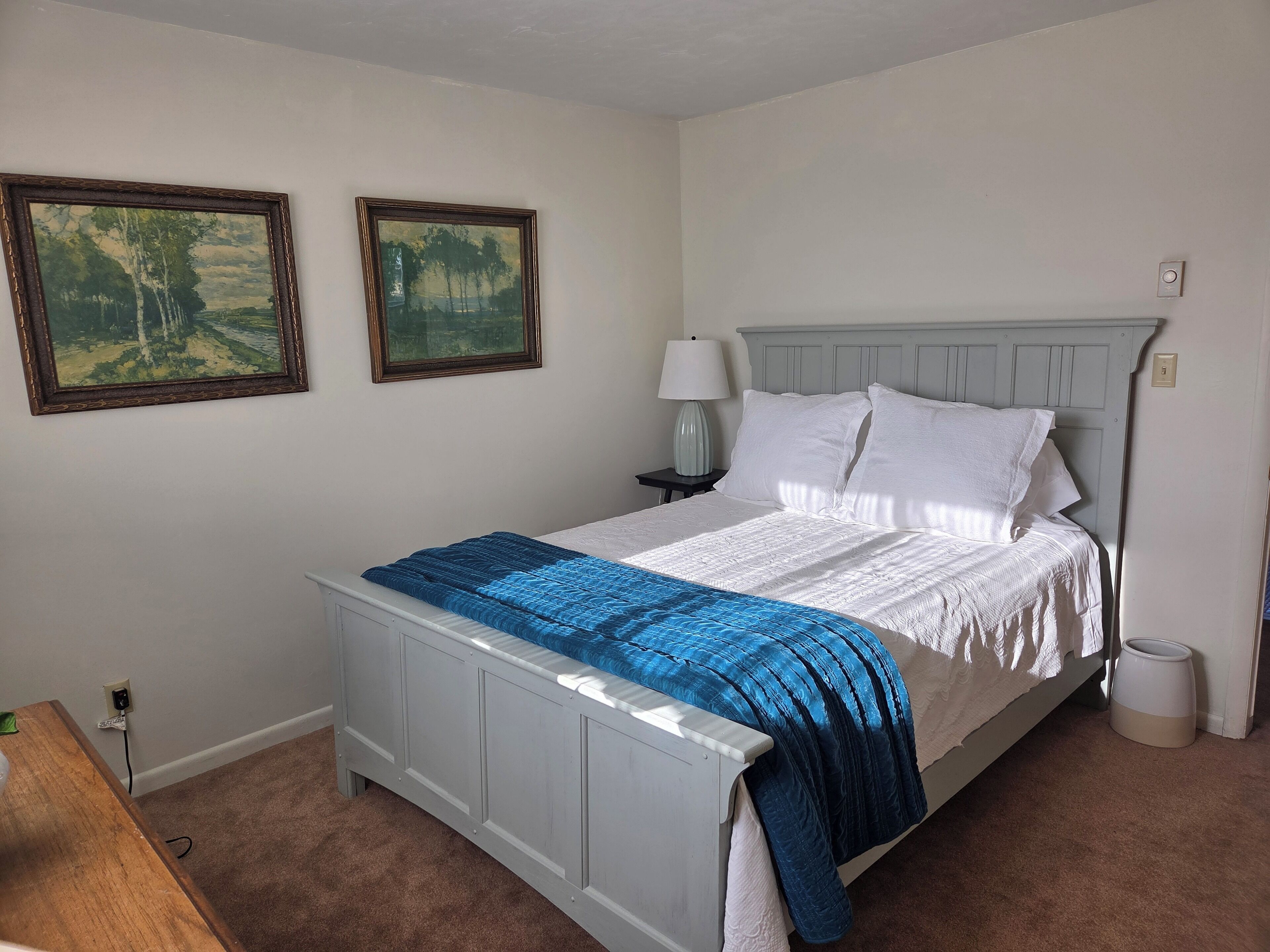 3 chambres, fer et planche à repasser, literie fournie