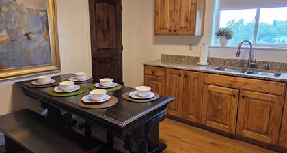 Peaceful townhome with AC in charming Grace
