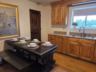 Peaceful townhome with AC in charming Grace