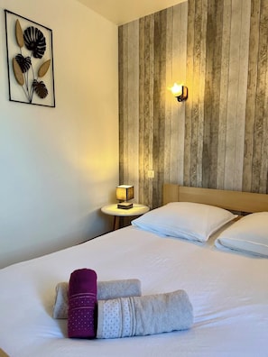 2 chambres, fer et planche Ă repasser, Wi-Fi, draps fournis