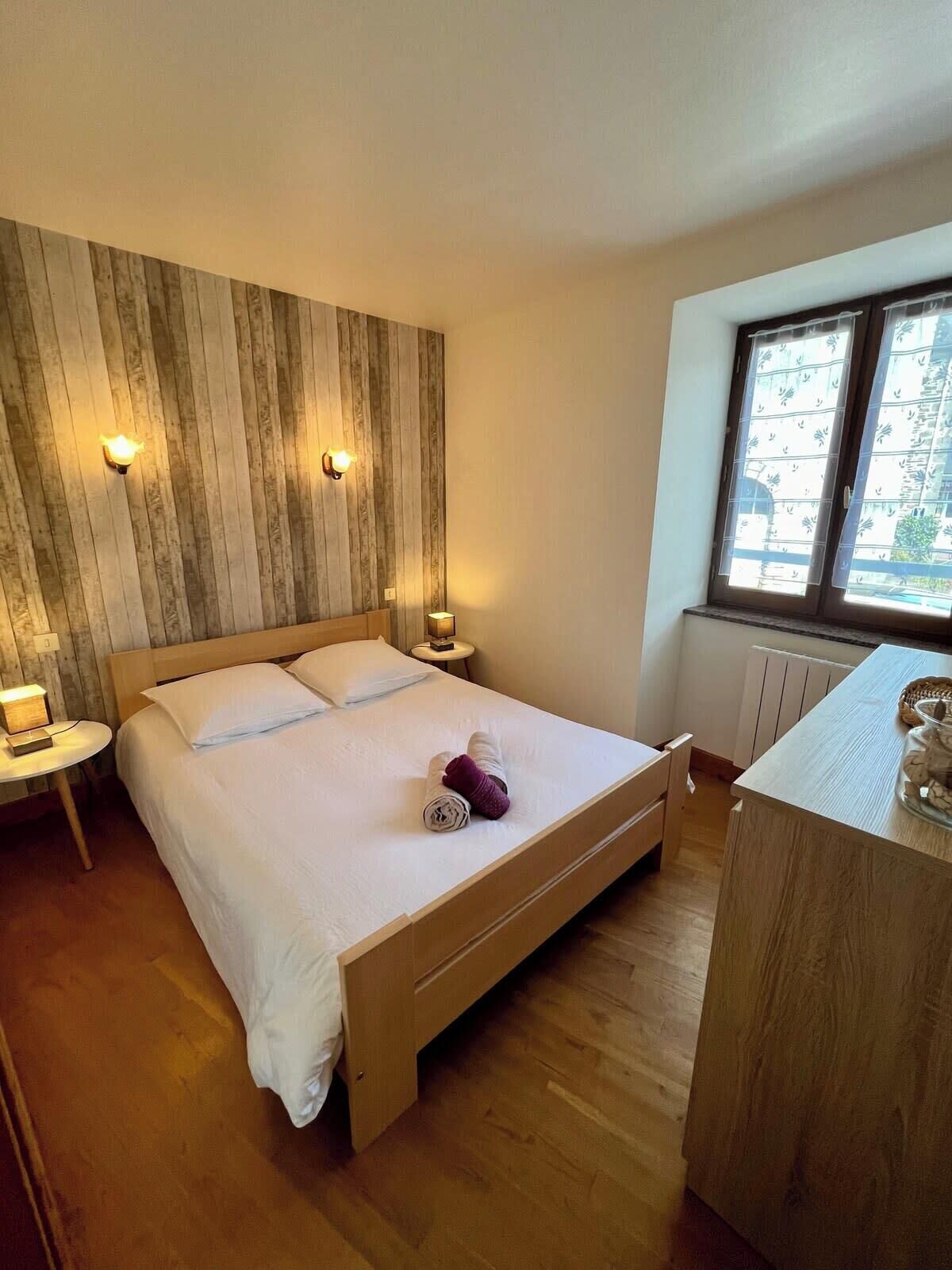 2 chambres, fer et planche à repasser, Wi-Fi, draps fournis