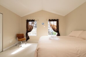3 chambres, fer et planche à repasser, Wi-Fi, draps fournis