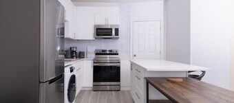 3BR 2BA Surrey Home | Quiet & Convenient