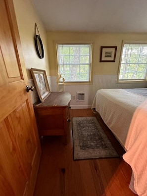 2 bedrooms, iron/ironing board, WiFi