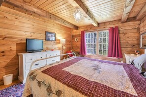 2 slaapkamers, een bureau, reisbedje, wifi