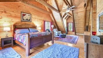 2 bedrooms, desk, travel cot, WiFi