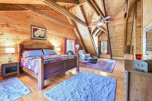 2 bedrooms, desk, travel crib, WiFi - Log Cabin Retreat, Great Location, Pets Allowed (Fairview)