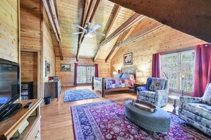 2 bedrooms, desk, travel crib, WiFi