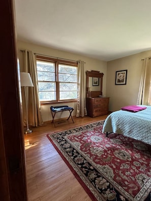 2 bedrooms, desk, iron/ironing board, WiFi - Spacious 2BR retreat with Mtn view. Pets allowed (Fletcher)
