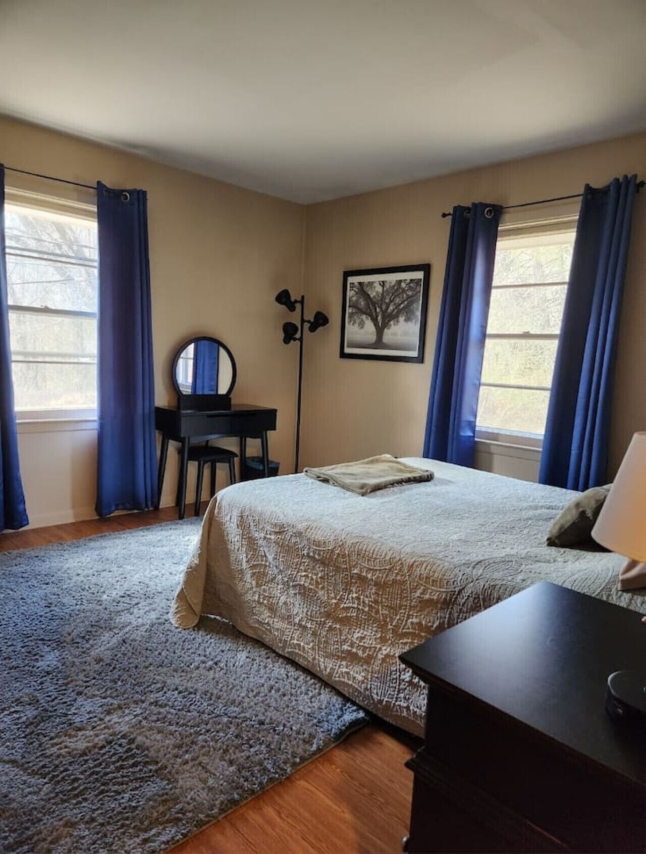2 bedrooms, desk, iron/ironing board, WiFi