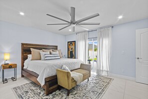 3 bedrooms, in-room safe, desk, iron/ironing board - Chiquita's Sunset, a modern escape in Cape Coral (Cape Coral)