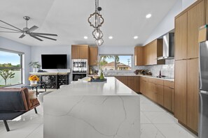 Micro-ondes, four, plaque de cuisson, lave-vaisselle