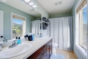 Shower, soap, shampoo, toilet paper