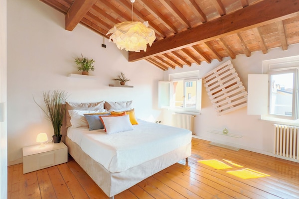 1 habitación, tabla de planchar con plancha y cuna de viaje